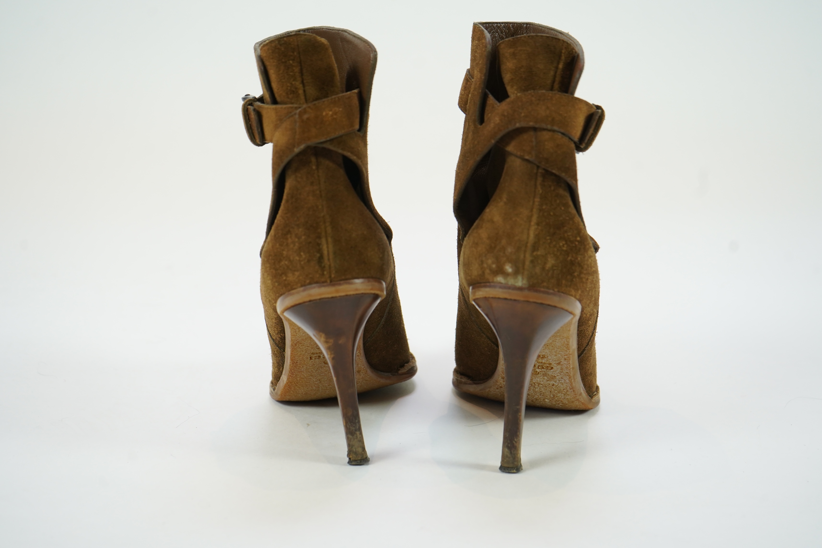 A pair of brown suede Gucci heeled ankle boots with buckle detail. size EU 40.5 (UK 7.5)